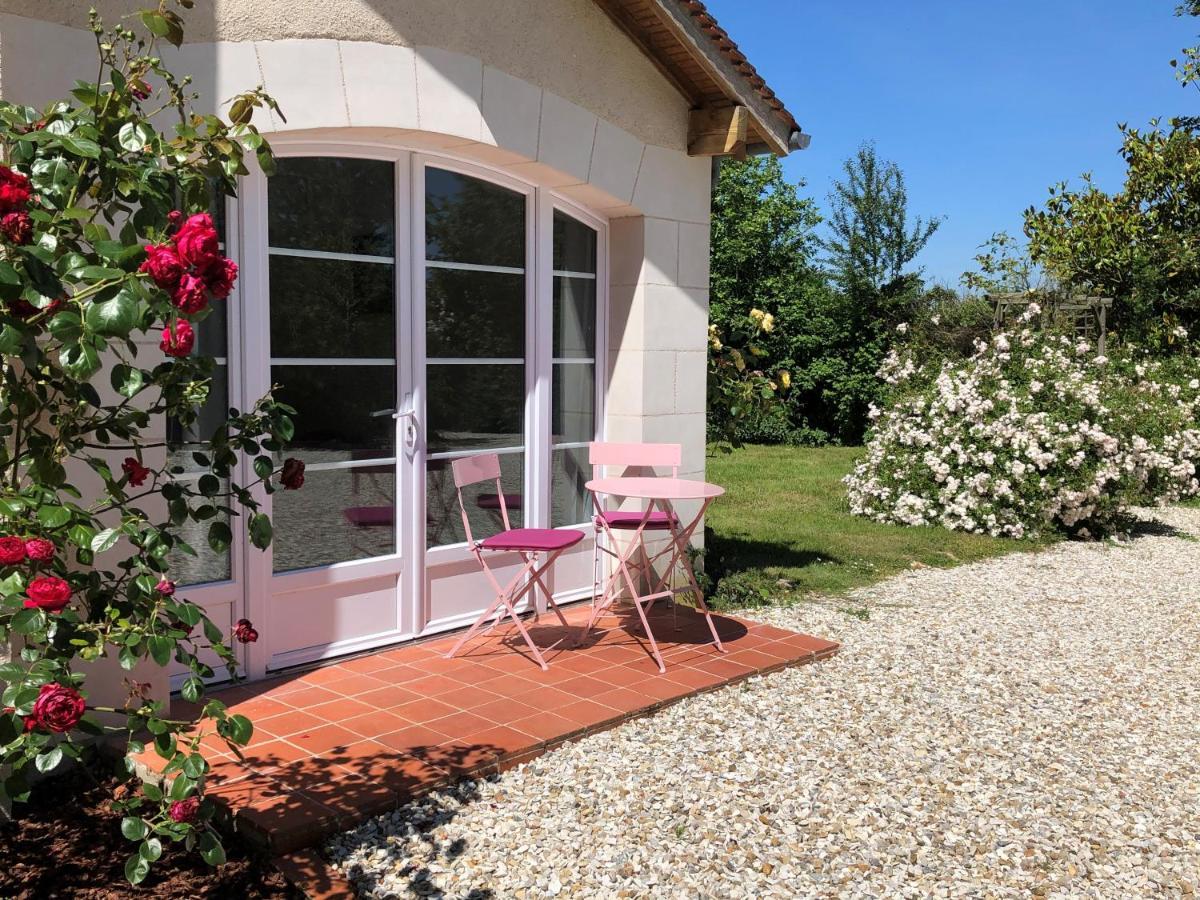 La Tour De La Conterie Bed & Breakfast Beaumont-Village Exterior photo
